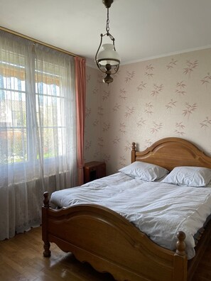 1 bedroom, bed sheets - Séjour en Pavillon Proche des Transports et des Évènements (Aulnay-sous-Bois)