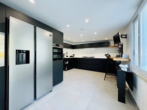 Interior - YourHome - AC Luxury House (Meta)