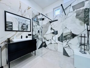 Luxury Penthouse | Bathroom | Shower, hair dryer, towels, soap - YourHome - AC Luxury House (Meta)