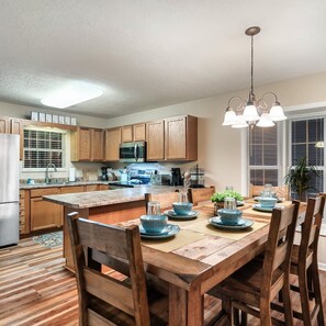 Apartment | 2 bedrooms - 1 Mile to Pkwy Pets Hot Tub Creekside Porch (Pigeon Forge)
