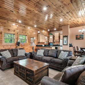 Apartment | 4 bedrooms - Beautiful Mtn Views Hot Tub Games 3 King Suite (Sevierville)