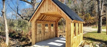 Serenity Cottage -Pickleball Court, Creek, WIFI, Mountain Views, Starting at $79