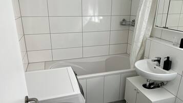 Haartrockner, Handtücher, Toilettenpapier