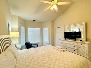 3 bedrooms, iron/ironing board, WiFi, bed sheets - Gorgeous top floor 3BR condo at Magnolia Pointe (Myrtle Beach)