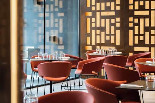 2 restaurants; breakfast, lunch, and dinner served