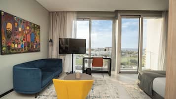 Luxury Room | 1 bedroom, in-room safe, blackout drapes, soundproofing