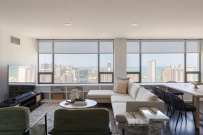 TV, stereo, offices - Luxury Designer Penthouse West |Pool| Gold Coast (Chicago)