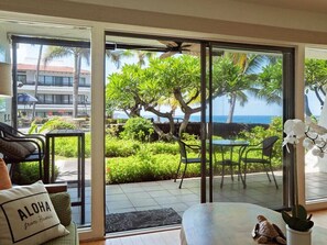 Interior - Beautiful Oceanfront Condo - CasaDeEmdeko 137 (Kailua-Kona)