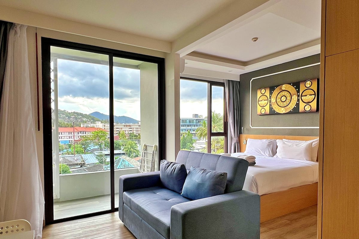 Caja de seguridad en la habitación y sistema de insonorización