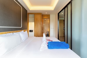 Apartment, 1 Bedroom | 1 bedroom, in-room safe, soundproofing, free WiFi