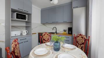 Apartment, 2 Bedrooms, Balcony | Private kitchen | Microwave, oven, electric kettle, toaster