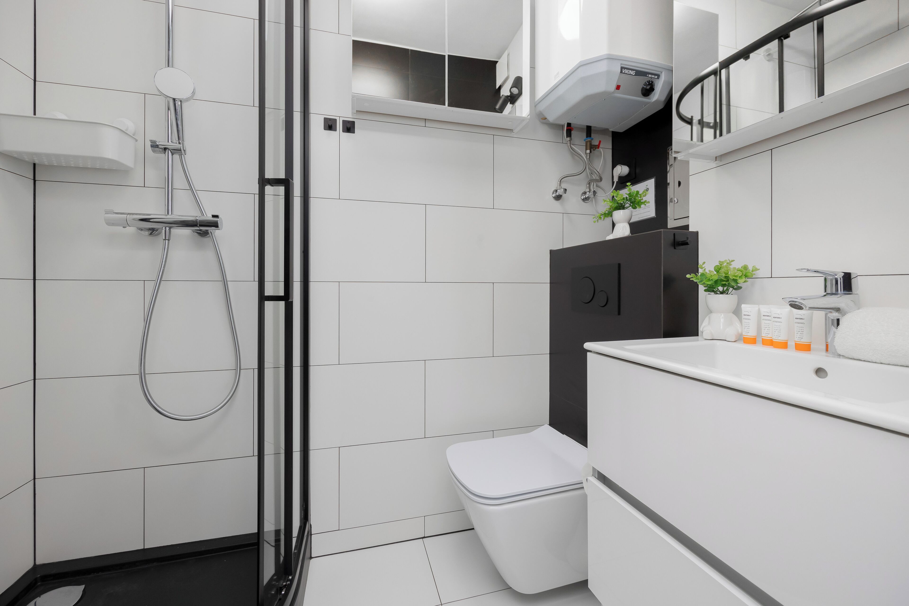 Apartment, 2 Bedrooms, Balcony | Bathroom | Shower, free toiletries, towels, soap