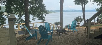 Charming 3-bedroom house on Douglas Lake close to Dandridge & Pigeon Forge!