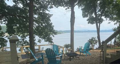Charming 3-bedroom house on Douglas Lake close to Dandridge & Pigeon Forge!