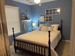 3 bedrooms, desk, iron/ironing board, free WiFi