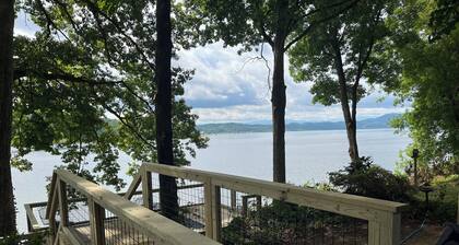 Charming 3-bedroom house on Douglas Lake close to Dandridge & Pigeon Forge!