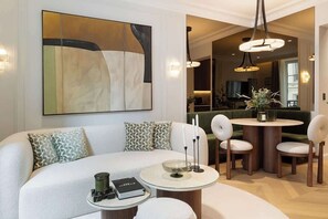 TV, offices - The Lander - Serviced 2BR/2BA - Opéra I (Paris)
