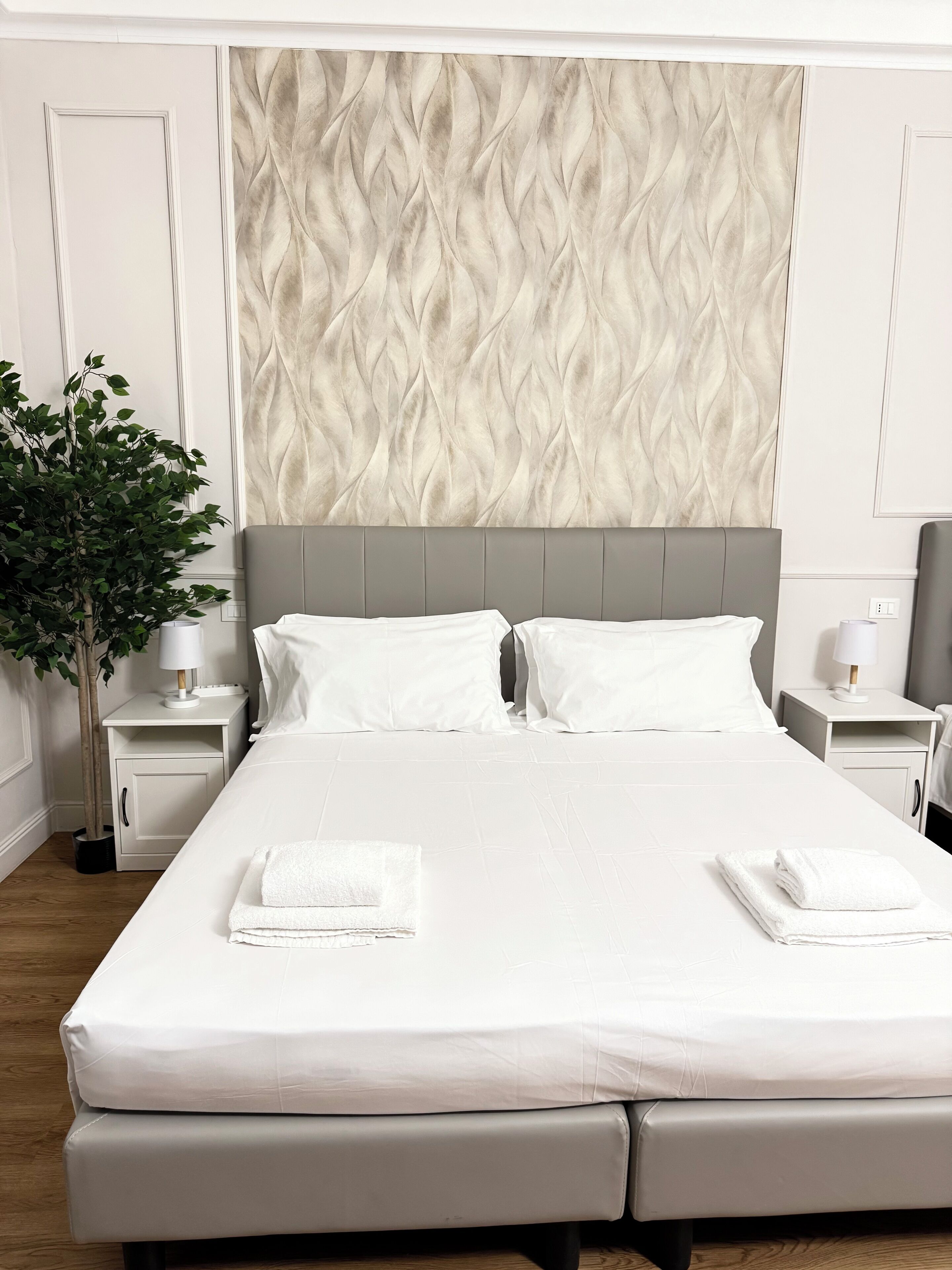 Standard Dört Kişilik Oda | Anti alerjik yatak takımı, kuştüyü yorgan, masa, ses yalıtımı 