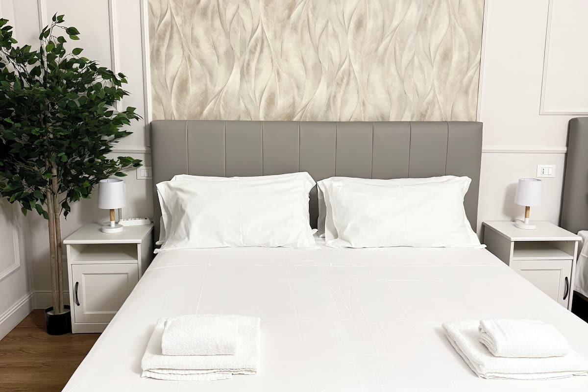 Standard Dört Kişilik Oda | Anti alerjik yatak takımı, kuştüyü yorgan, masa, ses yalıtımı