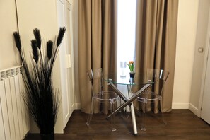 Standard Quadruple Room | Hypo-allergenic bedding, down comforters, desk, soundproofing - Cattaleya Rooms (Florence)