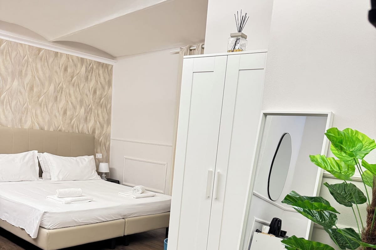 Standard Triple Room | Hypo-allergenic bedding, down comforters, desk, soundproofing