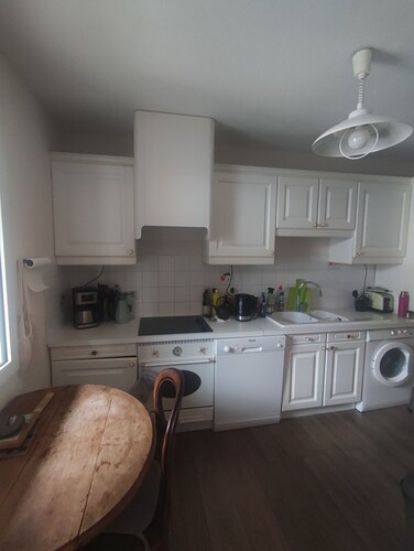 Fully-equipped city-centre apartment with terrace 200 m from the station