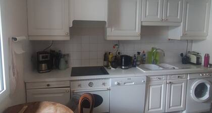 Fully-equipped city-centre apartment with terrace 200 m from the station