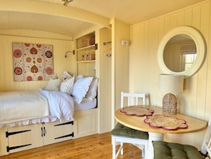1 quarto, Wi-Fi de cortesia, roupa de cama