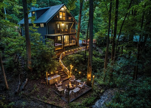 3BD 3BA Cabin, Paved Access, Creek, Hot Tub, Pool Table/Ping Pong, Cycles OK