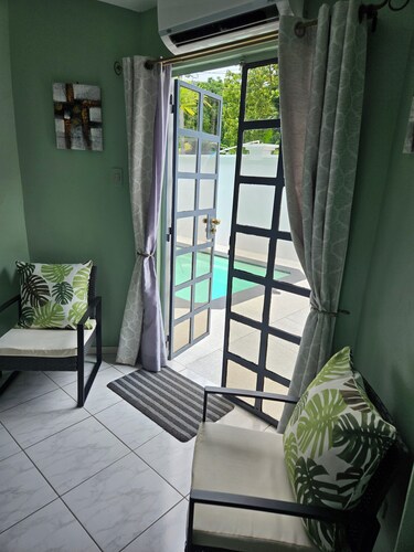 Charming bed & breakfast with pool view