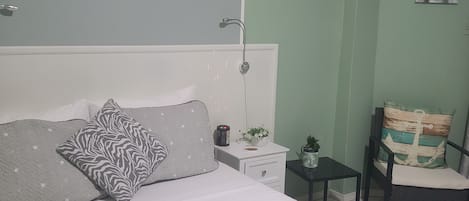 1 bedroom, desk, iron/ironing board, WiFi