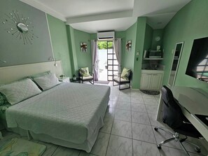 1 habitación, escritorio, tabla de planchar con plancha y wifi 