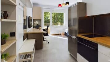 Refrigerador, horno, parrilla de estufa y utensilios de cocina