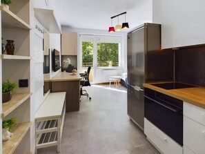 Réfrigérateur, four, plaque de cuisson