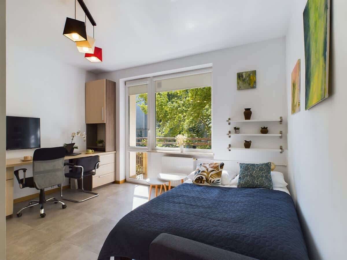 Desk, iron/ironing board, travel crib, WiFi