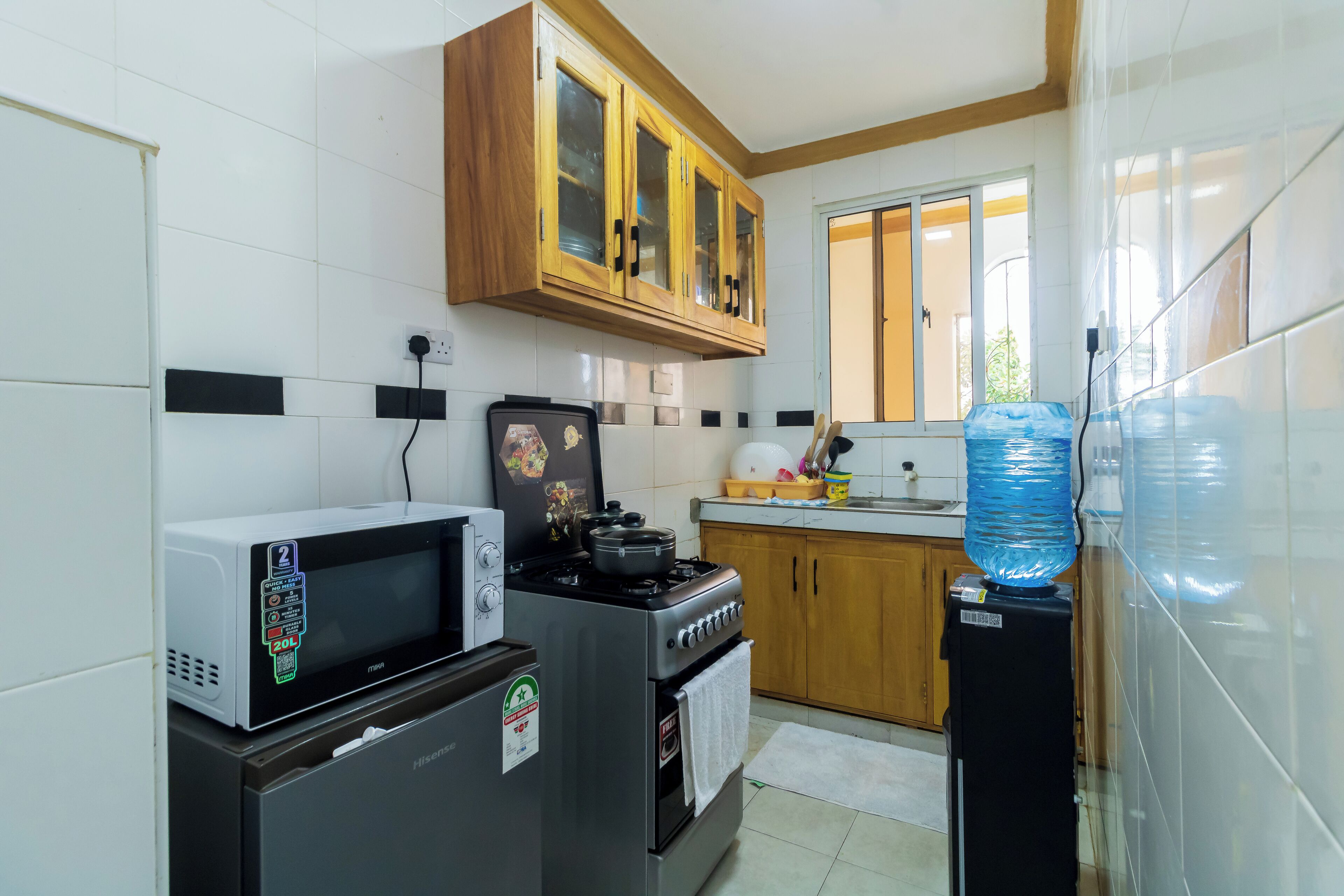 Frigorífic, microones, forn i placa de cuina 