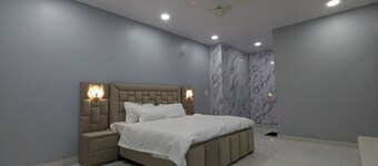 Sky High Serenity: Your Rooftop Retreat in New Delhi