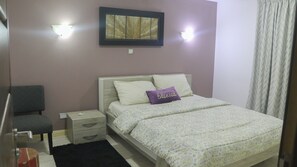 3 habitaciones, tabla de planchar con plancha, wifi y ropa de cama 