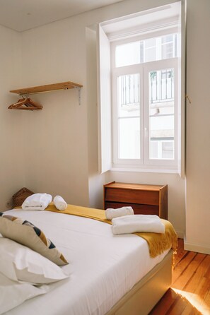 4 Schlafzimmer, Schreibtisch, Bügeleisen/Bügelbrett, WLAN