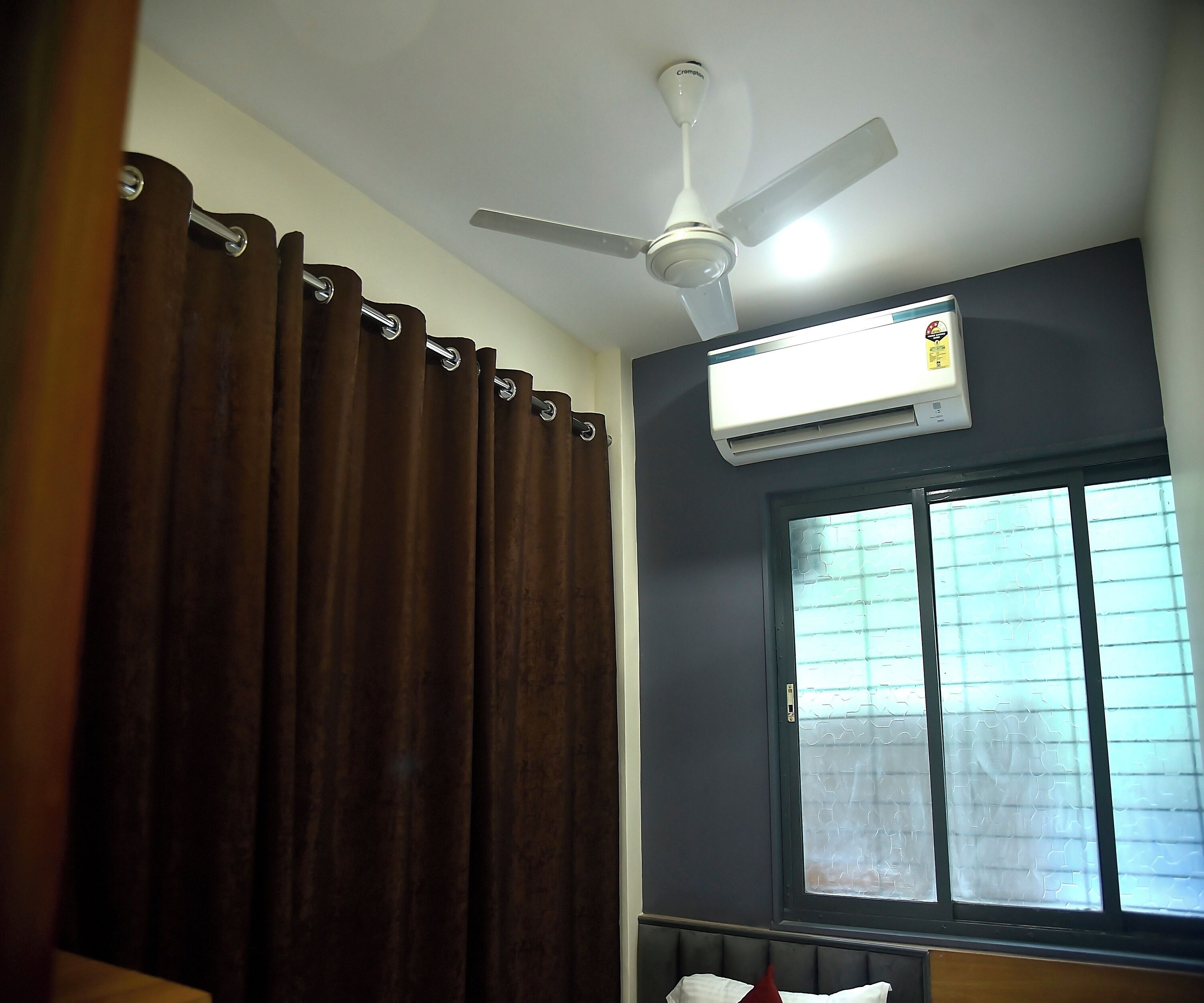 Standard Cabin | Premium bedding, free WiFi, bed sheets