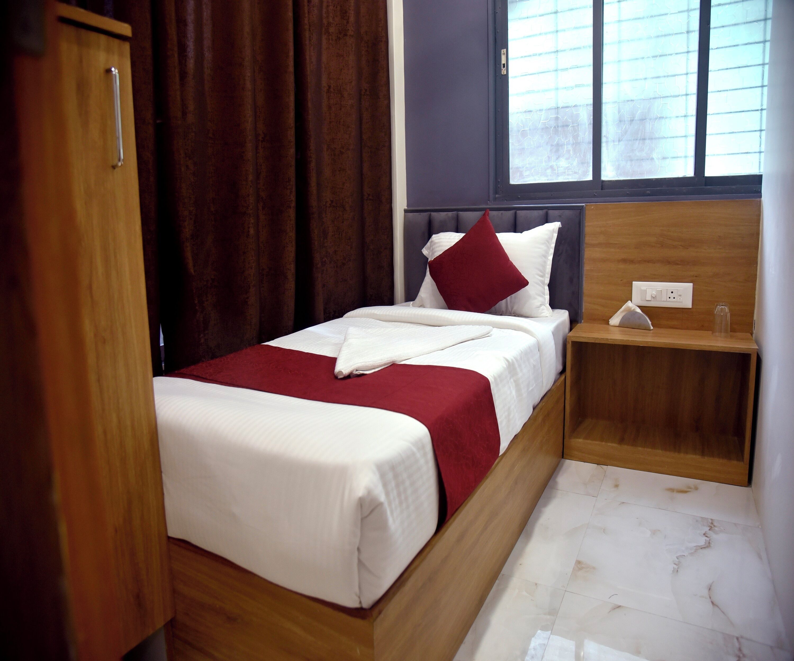 Standard Cabin | Premium bedding, free WiFi, bed sheets