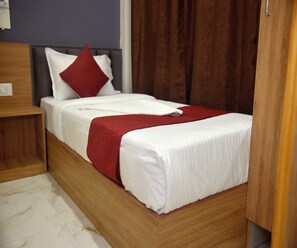 Standard Cabin | Premium bedding, free WiFi, bed sheets - Vogue Cabin Stay Near NESCO (Mumbai)