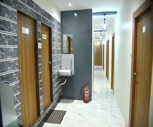 Vogue Cabin Stay Near NESCO