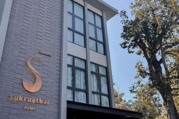 A modern building with a large 'S' logo and the name 'Sukruethai Hotel' on the facade. - Sukruethai Hotel Chiang Mai (Hang Dong)