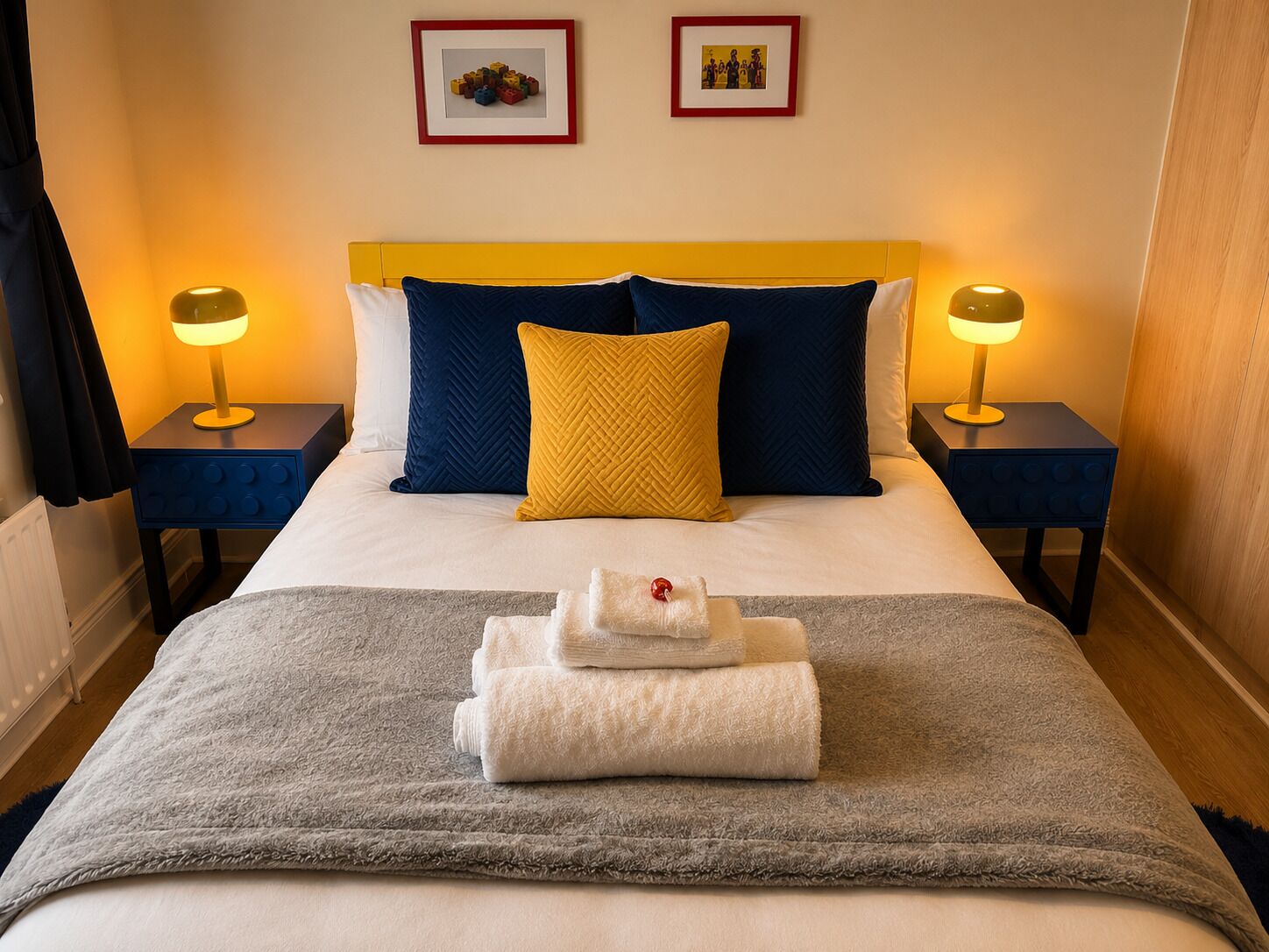 2 Schlafzimmer, Schreibtisch, Bügeleisen/Bügelbrett, Reisekinderbett