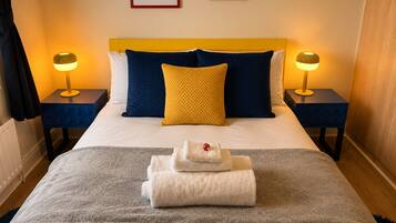 2 Schlafzimmer, Schreibtisch, Bügeleisen/Bügelbrett, Reisekinderbett
