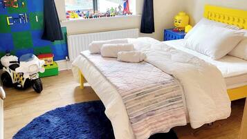 2 bedrooms, desk, iron/ironing board, travel cot