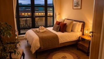 2 Schlafzimmer, Schreibtisch, Bügeleisen/Bügelbrett, Reisekinderbett