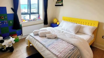 2 bedrooms, desk, iron/ironing board, travel cot