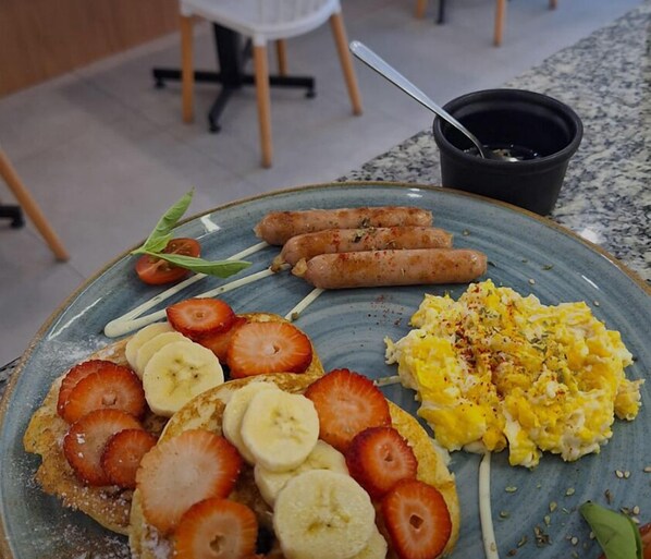 Daily cooked-to-order breakfast for a fee - Acqualina Suites and Spa (Quito)